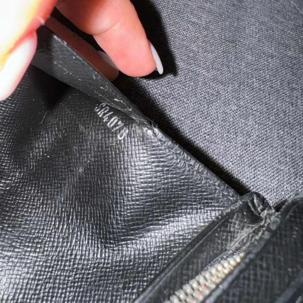 Louis Vuitton Epi Bifold Wallet - Picture 5 of 10